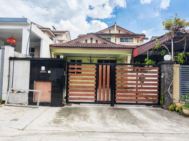 Setia Indah area 3 Bedroom Partialy Furnish Auto Gate New Paint