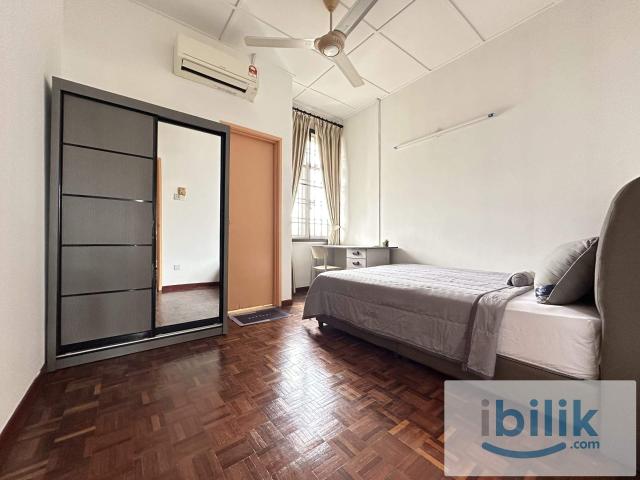 Setia Indah Fully Furnished Medium Room with Attached Shared Bathroom