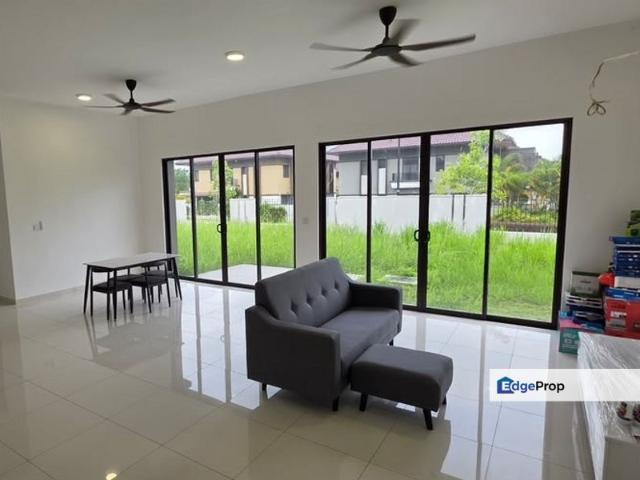 Setia Mayuri Damaran