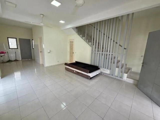 Setia Permai 3 Endlot Setia Alam with 2 aircond and curtain For Rent