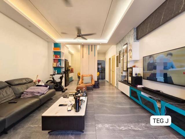 Setia PermaiFully Renovated 2 Storey House for Sale at Setia Alam