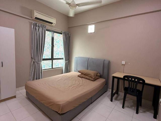 SetiaWalk Middle Room RM750 | 3 Min Walk to LRT