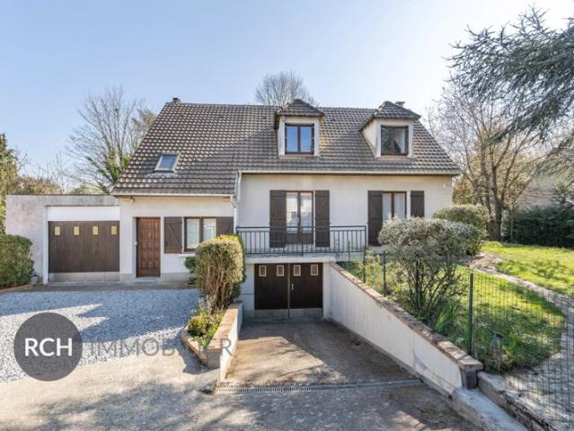 Seul mandataire A proximité de Montfort l'Amaury Maison familiale dans un environnement calme avec sous sol