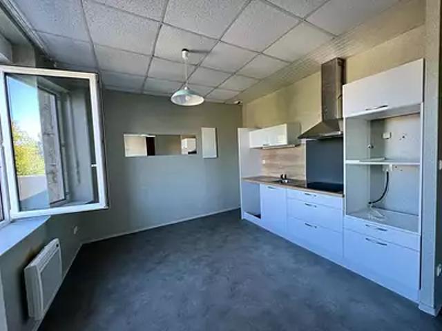 Sévérac d'Aveyron 12150 Location appartement 1 pièce t1 au dernier étage