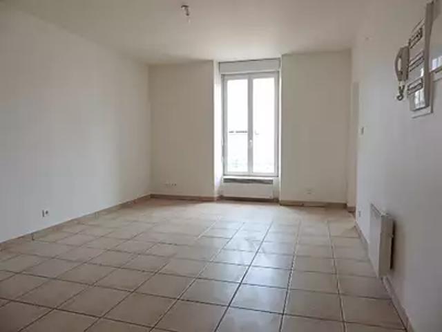 Sévérac d'Aveyron 12150 Location appartement 3 pièces t3 au dernier étage cave