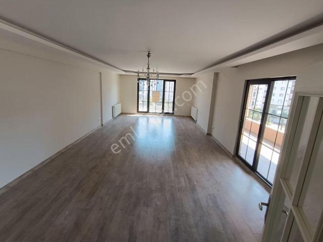 Sevgi Emlaktan Bulvara Cephe 4+1 Kiralık Daire