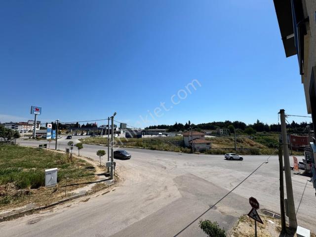 Sevinç'ten Caddeye Cephe Ara Kat Ferah,balkonlu Geniş 2+0 Daire