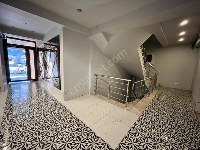 Sevinç'ten Atatürk Caddesinde Arakat Klima asansörlü 1+1 Kiralık