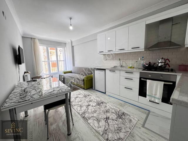 Sevinç'ten Şehrin Merkezinde Çarşıda 1+1 Eşyalı Kiralık Daire