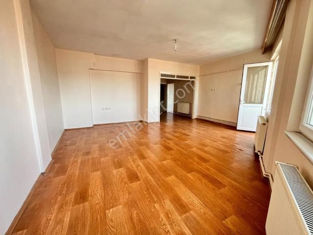 Sevinç'ten Ordu Caddesi Üzeri Arakat Asansörlü 2+1 Kiralık Daire
