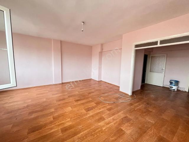 Sevinç'ten Ordu Caddesi Üzeri Arakat Asansörlü 2+1 Kiralık Daire