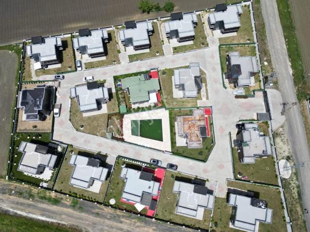 Sevinç Emlak'tan Rose Garden Villalarında Satılık Lux Villa