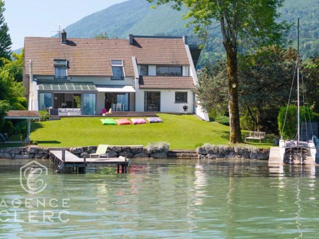Sevrier, propriété d'exception les pieds dans l'eau