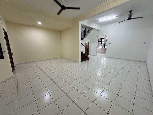 Sewa Kulai Utama Dua Tingkat Rumah