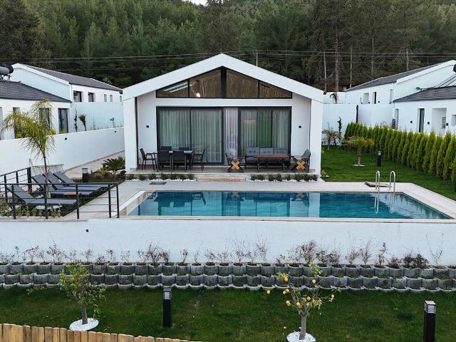 Przestronne wille z basenem i ogrodem w Muğla