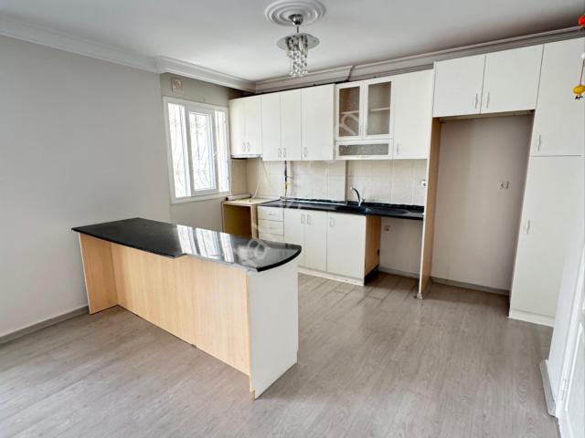 Seyhan Pınar Mahallesinde 13 Yaş Site İçi 2+1 Geniş Oturum Cam Balkon Xxl