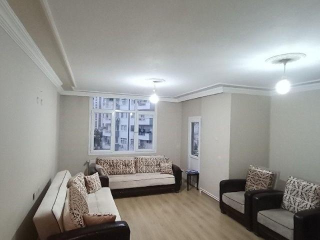 SEYHAN PINAR MAHALLESİNDE GENİŞ OTURUMLU DAİRE.
