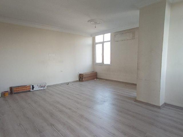 SEYHAN YEŞİLYURT MAHALLESİ GENİŞ 2+1 SATILIK DAİRE