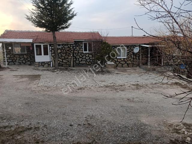 Seyitgazi Kırka Mh Afyon Yolu Yakını 3 Adet Ev Ve Arsası Bk 26