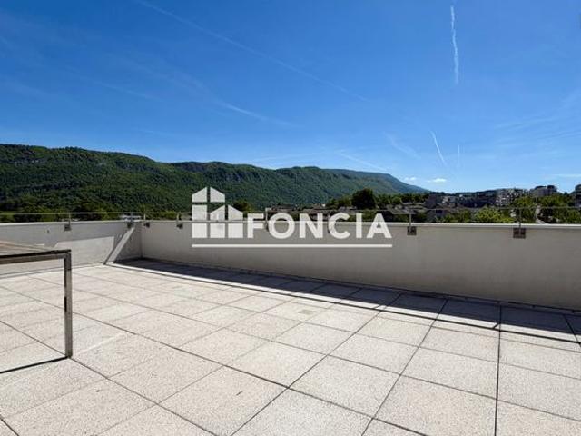 SEYNOD – Appartement T3 dernier étage avec terrasse de 35 m² plein sud et vue montagnes