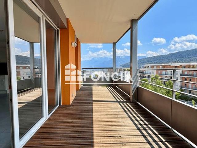 Seynod – t3 traversant avec terrasse sud est, vue montagnes et garage