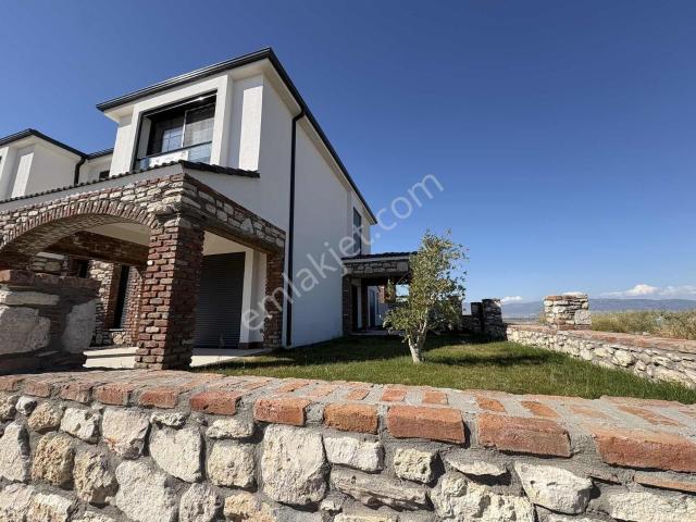 Seyrek Villakent'de Kiralık Lüks 3+1 Villa