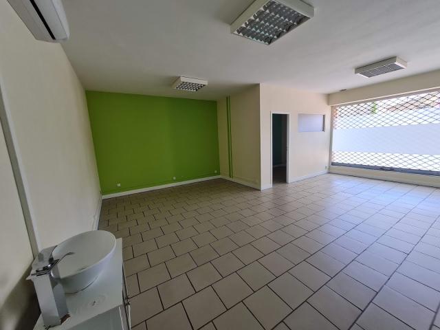 SEYSSES LOCATION LOCAL PROFESSIONNEL de 79 m2