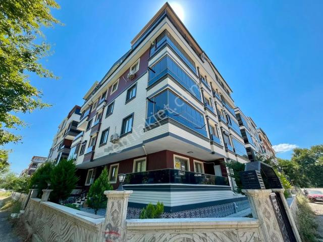 Sezgin Emlaktan İkizçayda Köşe Ön Cephe Geniş Balkonlu 1+1 Daire