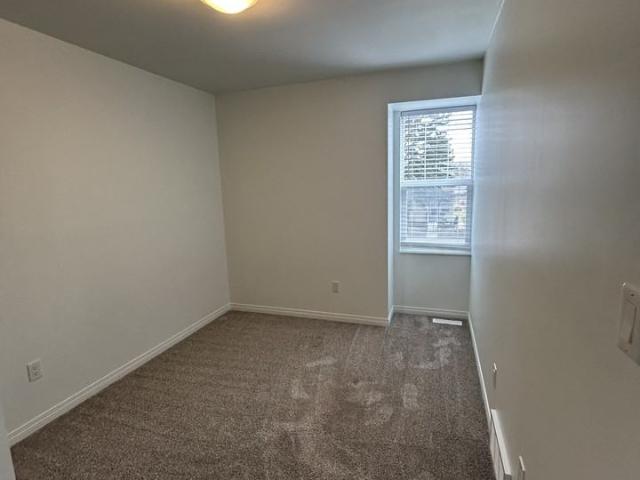 SF222 | 1 Month Free – Spacious 4 Bedroom Main Floor Home – North Edmonton 4 Bedroom Apartment for Rent at 12228 60 St Nw, Edmonton, AB T5W 3Z9 Montrose