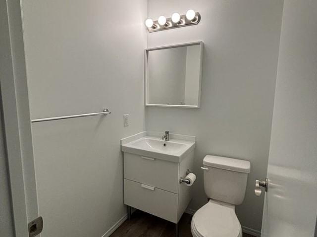 SF236 – Lauderdale Duplex for Rent | 3 3 Bedroom Apartment for Rent at 11358 53 St Nw, Edmonton, AB T5W 3K9 Newton