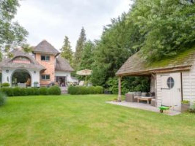 Sfeervolle rietkapwoning op een perceel van 1900m² gelegen a