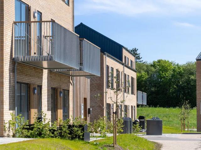 Skøn 2 værelses i rolige omgivelser med terrasse og gode forbindelser