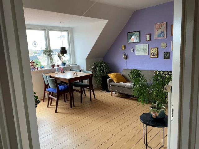 SKØN 2 VÆRELSES LEJLIGHED MED CENTRAL PLACERING I VESTBYEN
