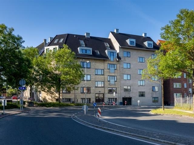 Skøn 2 værelses lejlighed med lækker altan, Odense C, Fyn