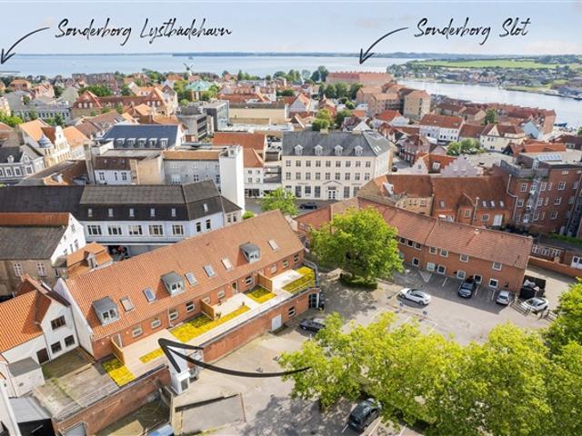 Skøn 4V’er med privat terrasse i hjertet af Sønderborg Moderne planløsning og dejligt lysindfald