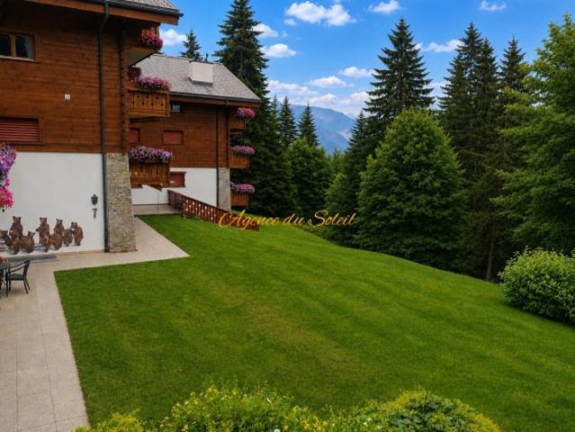 Ski in/Ski out Wohnung, 4,5 Zimmer mit privatem Pool im Herzen von Crans