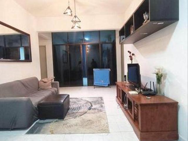 SKUDAIUNIVERSITI4 bilikMELAWIS APARTMENTAda LIFTTINGKAT 4