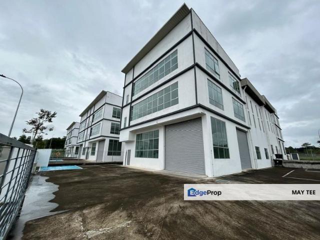 Skudai / Impian Emas / Jalan Selatan 11 / Three Storey Cluster Corner Factory
