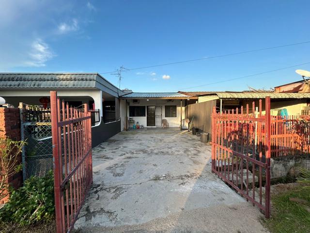 Skudai Taman Nesa Jalan Ronggeng 3 Bedroom New Painting Big car Park