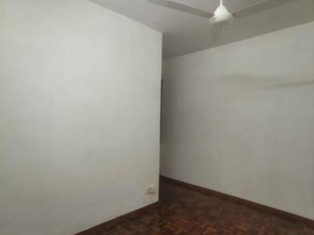 Skudai Villa 2 bed 2 bath Freehold Nego