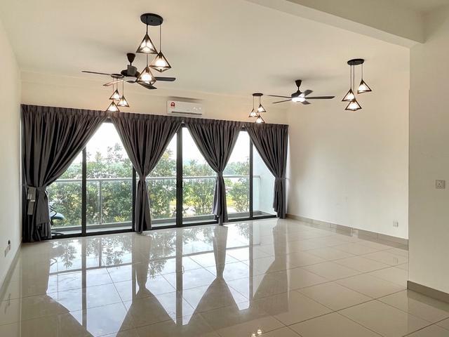 Skyvilla DIsland Puchong South Corner Unit Facing Lake and Pool
