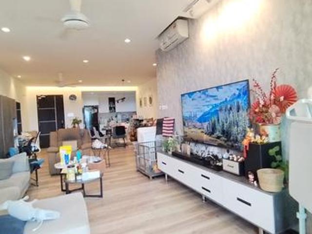 Skyvue Condo High Floor Well Maintained Partial furnish unit for Sale