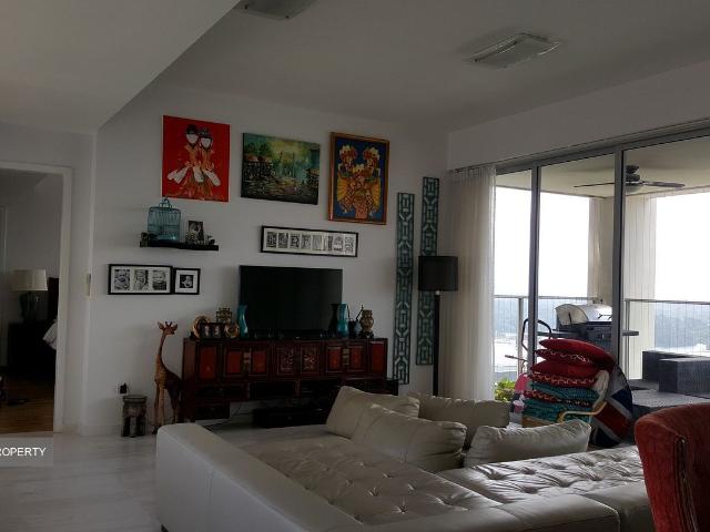 Sky@eleven D11, Condominium