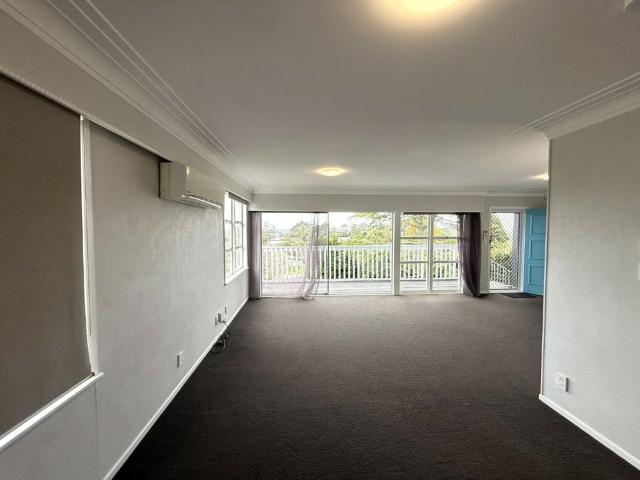 Sky Tower Views & Westgate Convenience � 3 Bedroom Massey Gem