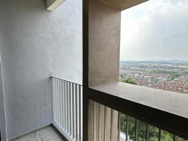 Sky Trees Bukit Indah With Balcony