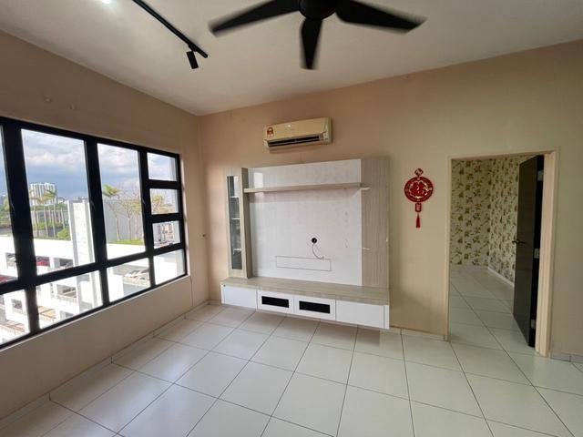 Sky View Apartment Bukit Indah 1 bedroom For Sales