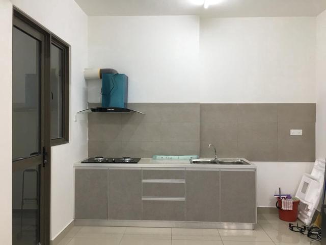 Skycube Condominiums 1153sqft Mid Floor 2cp Renovated