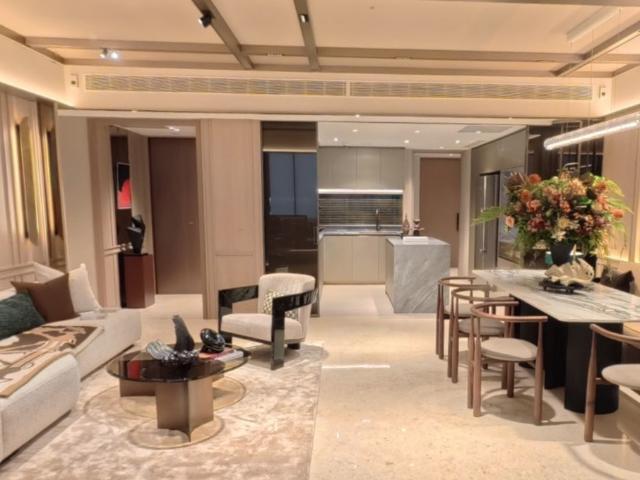 Holland Village Way D10, Condominium