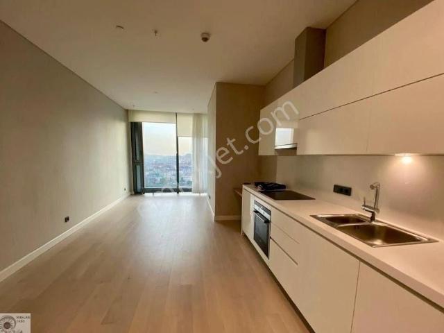 Skyland İstanbul • 1+0 • Yüksek Kat • Temiz – Kiralık