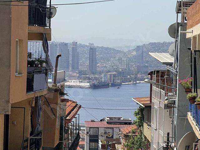 SKYLINE BAYRAKLI'DA 4 KAT İMARLI SATILIK ARSA